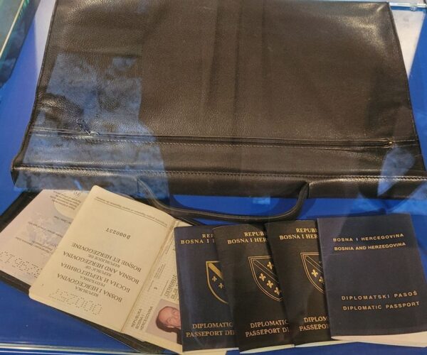 Aliya İzzetbegoviç müzesi tarihe ışık tutuyor