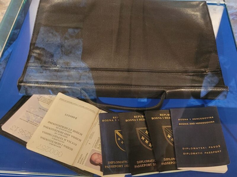 Aliya İzzetbegoviç müzesi tarihe ışık tutuyor