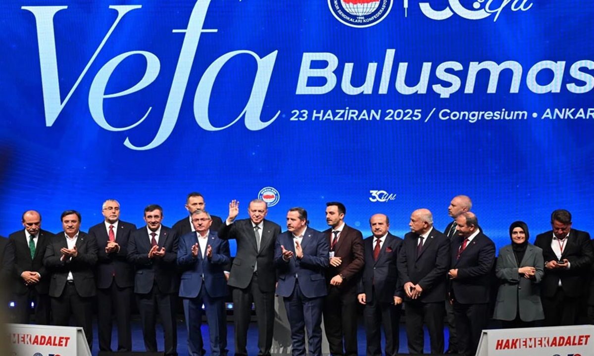 Erdoğan’dan Memur-Sen’e övgü: Milletin ve demokrasinin yanında saf tuttunuz