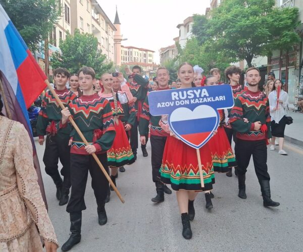 Beypazarı’nda renkli başlangıç: 2. Uluslararası Halk Dansları ve Müzik Festivali kortejle başladı