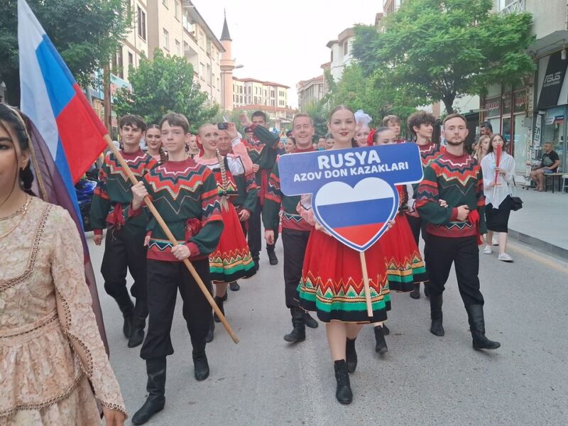 Beypazarı’nda renkli başlangıç: 2. Uluslararası Halk Dansları ve Müzik Festivali kortejle başladı