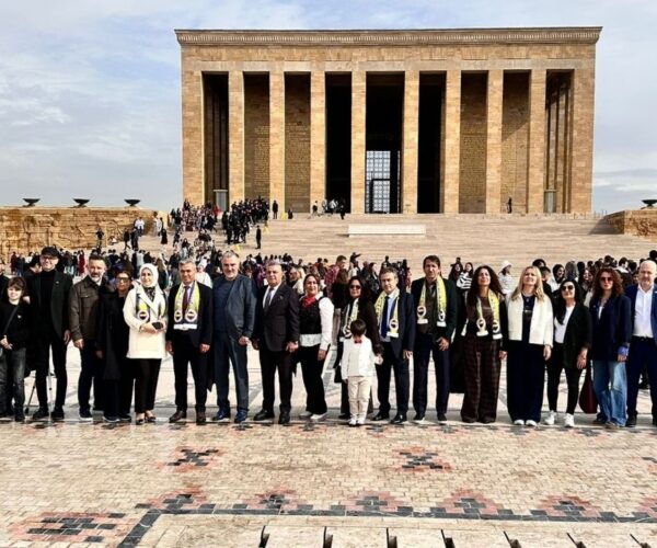 Hamburglu Fenerbahçeliler Anıtkabir ziyaretiyle Yozgat yolunda