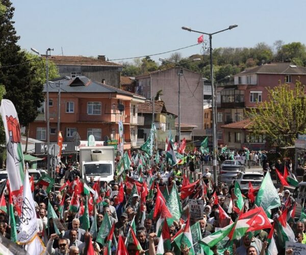 İstanbul’da on binler Gazze için ABD konsolosluğuna yürüdü