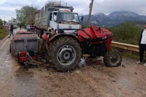 Eğirdir’de kamyon ile elma yüklü traktör çarpıştı: 1 yaralı