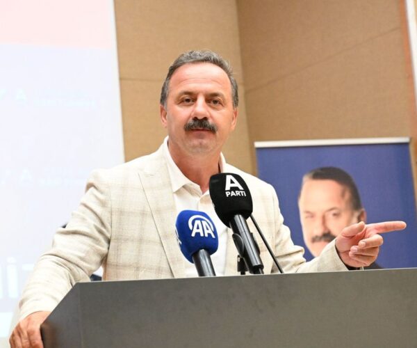 Yavuz Ağıralioğlu: Öcalan bin sene de geçse teröristtir!